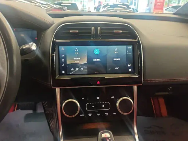 Jaguar XEL — Фото автомобиля 12