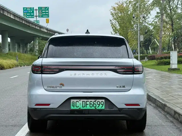Leapmotor C11 — Фото автомобиля 5