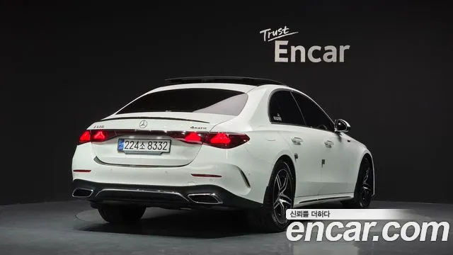 Mercedes-Benz E-Class — Фото автомобиля 2