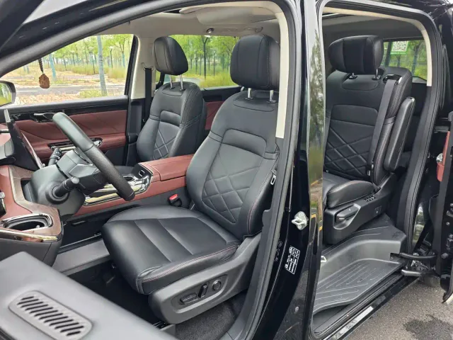 GAC Trumpchi E8 — Фото автомобиля 9