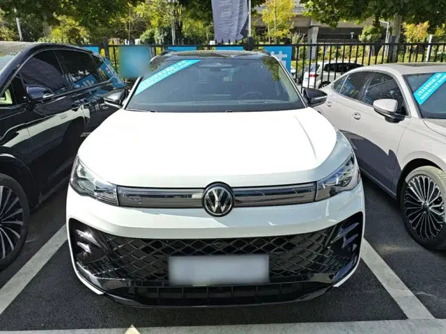 Volkswagen Tiguan L — Фото автомобиля 2
