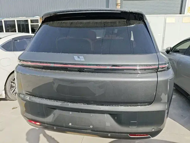 Li Auto L8 — Фото автомобиля 5
