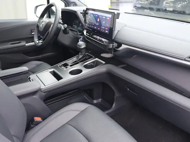 Toyota Sienna — Фото автомобиля 9