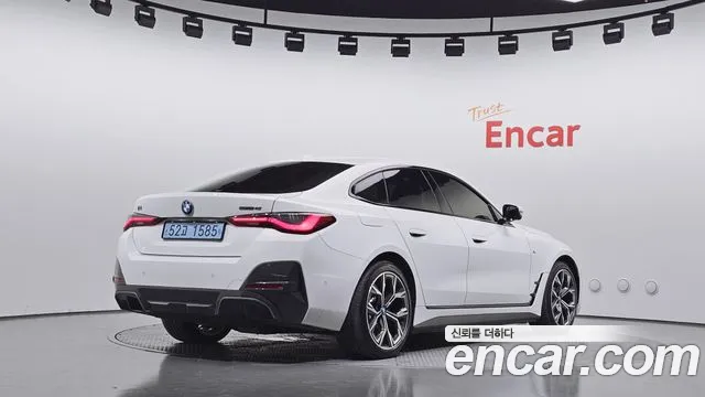 BMW i4 — Фото автомобиля 2