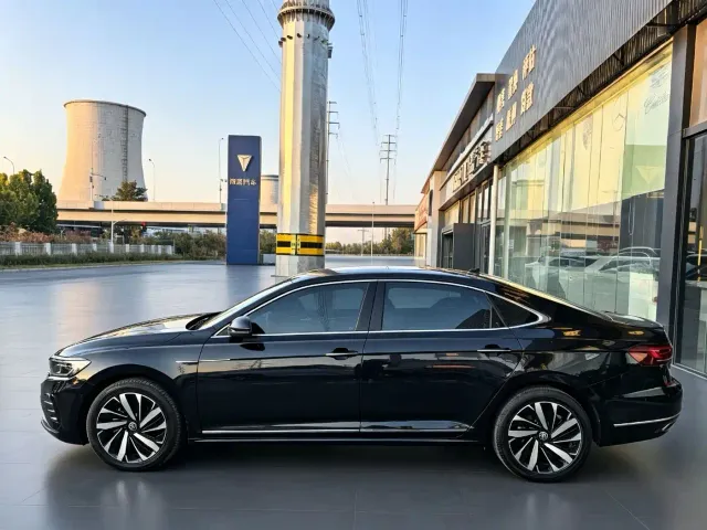Volkswagen Passat — Фото автомобиля 4