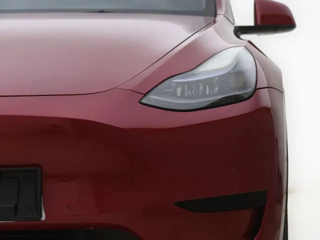 Tesla Model Y — Фото автомобиля 6