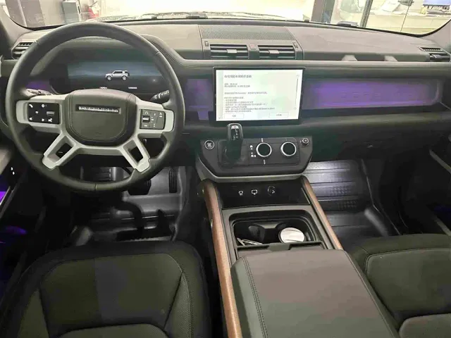 Land Rover Defender — Фото автомобиля 13