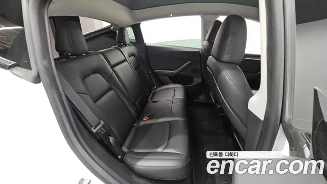 Tesla Model Y — Фото автомобиля 11