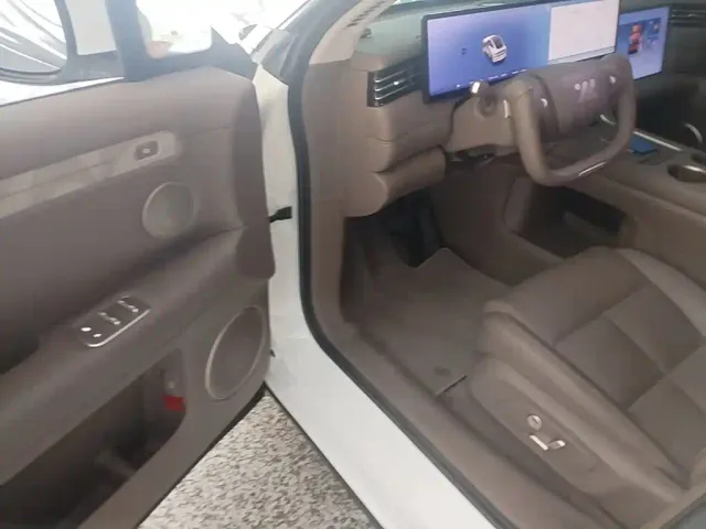 IM Motors LS6 — Фото автомобиля 15
