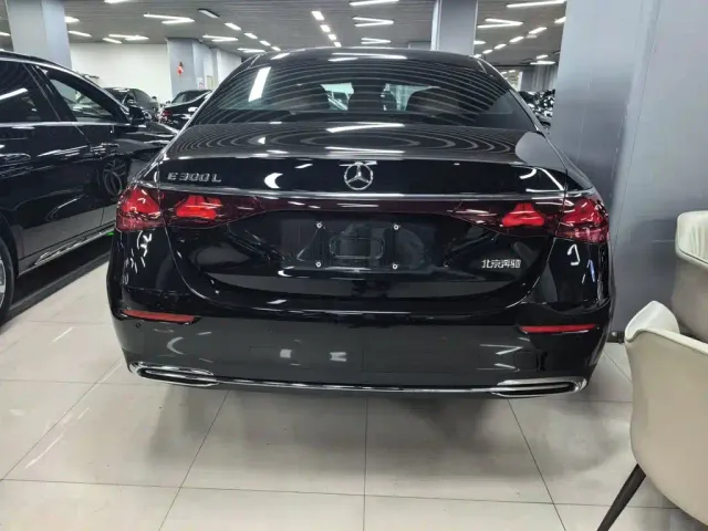 Mercedes-Benz E-Class — Фото автомобиля 5