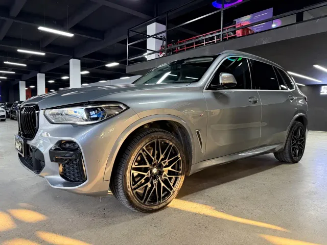 Фотография автомобиля — BMW X5