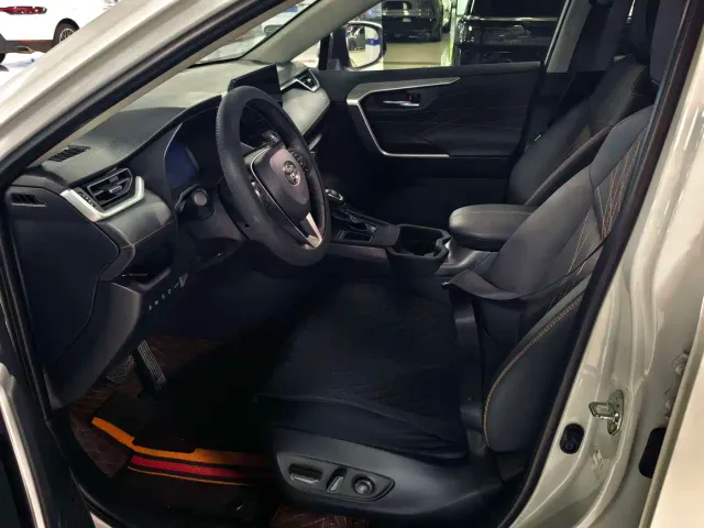 Toyota RAV4 — Фото автомобиля 9