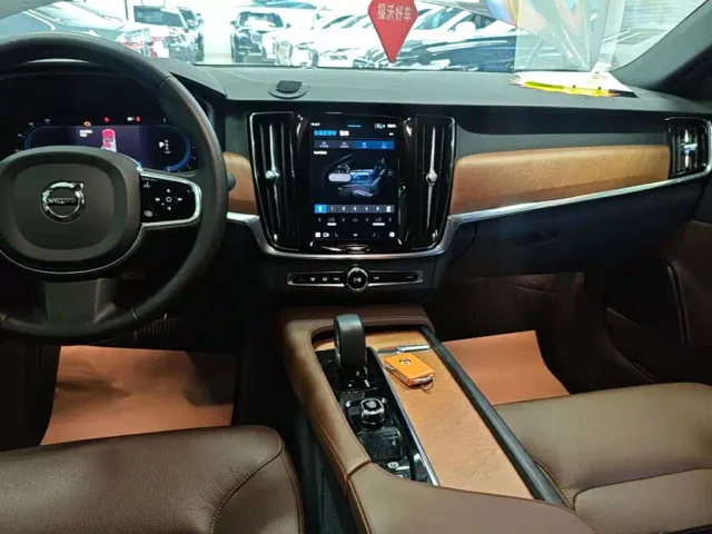 Volvo S90 — Фото автомобиля 12