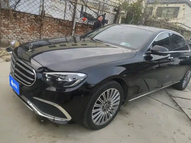 Фотография автомобиля — Mercedes-Benz E-Class