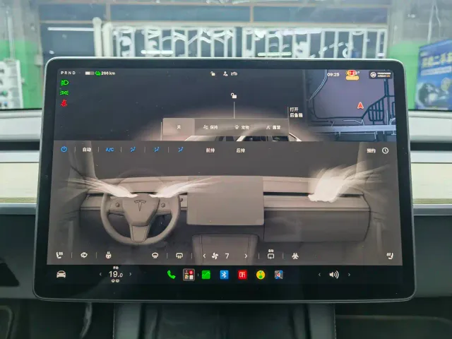 Tesla Model Y — Фото автомобиля 12