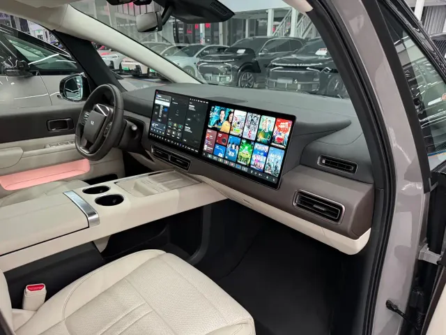 Li Auto MEGA — Фото автомобиля 12