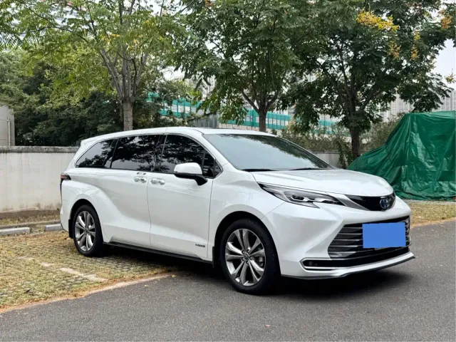 Toyota Sienna — Фото автомобиля 3