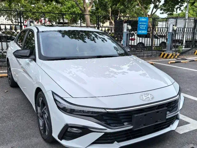 Hyundai Elantra — Фото автомобиля 4