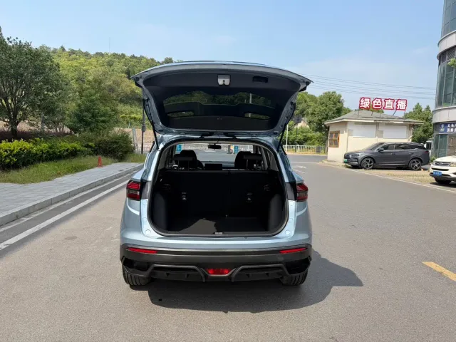 Geely Binyue — Фото автомобиля 17