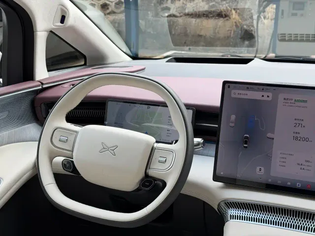 Xpeng X9 — Фото автомобиля 8