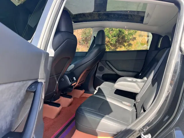 Tesla Model Y — Фото автомобиля 10