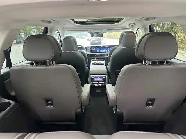Lincoln Aviator — Фото автомобиля 17