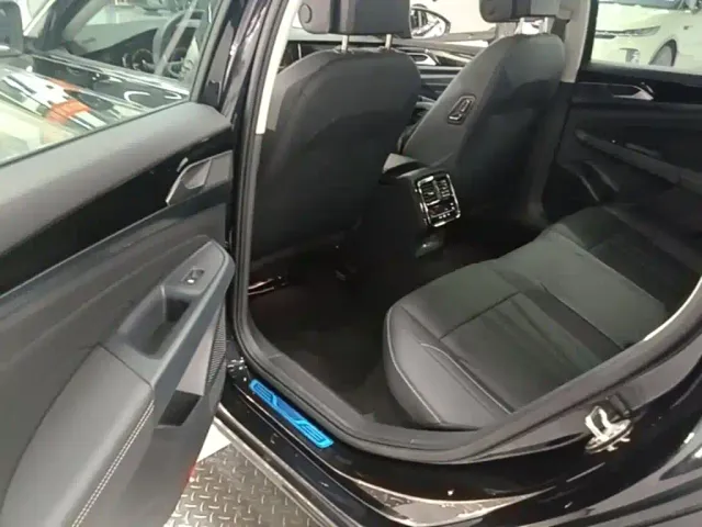 Volkswagen Passat — Фото автомобиля 16