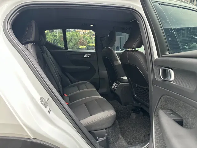 Volvo XC40 — Фото автомобиля 18