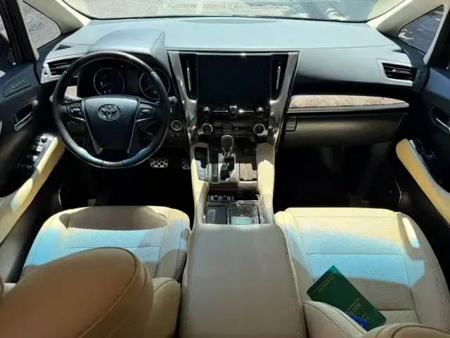 Toyota Alphard — Фото автомобиля 3