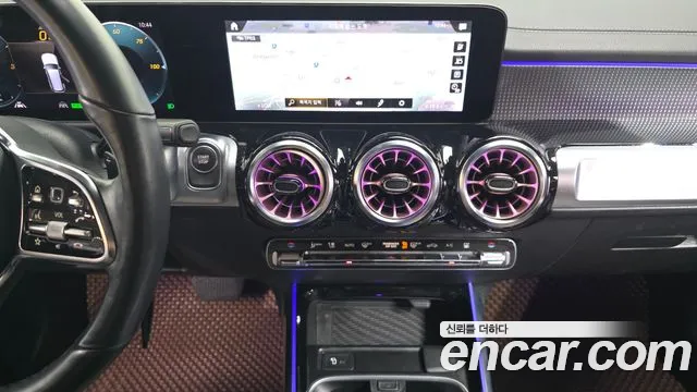 Mercedes-Benz EQB — Фото автомобиля 10