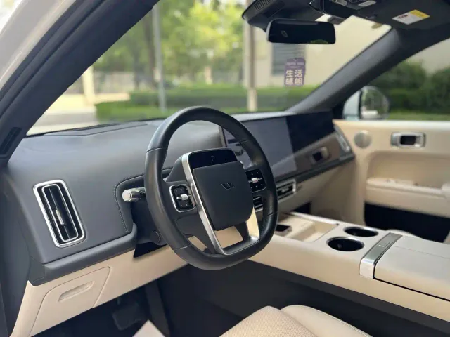 Li Auto L7 — Фото автомобиля 7