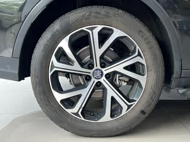 BYD Tang — Фото автомобиля 11