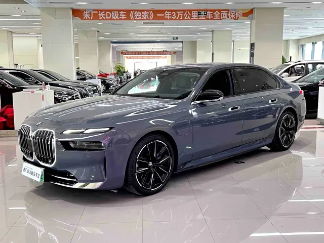 Фотография автомобиля — BMW i7