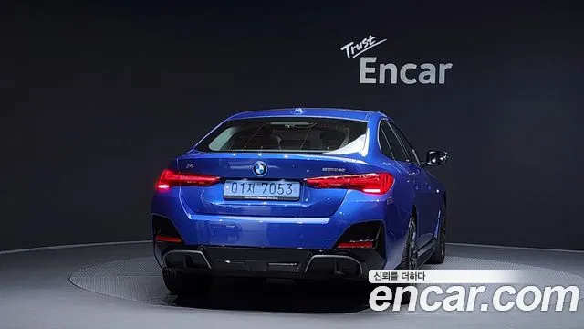 BMW i4 — Фото автомобиля 4