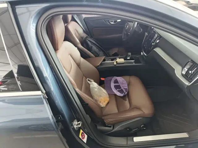 Volvo S60 — Фото автомобиля 24