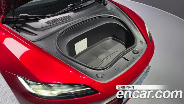 Tesla Model 3 — Фото автомобиля 6