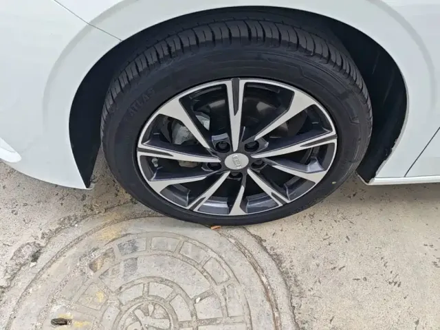 Geely Emgrand — Фото автомобиля 22