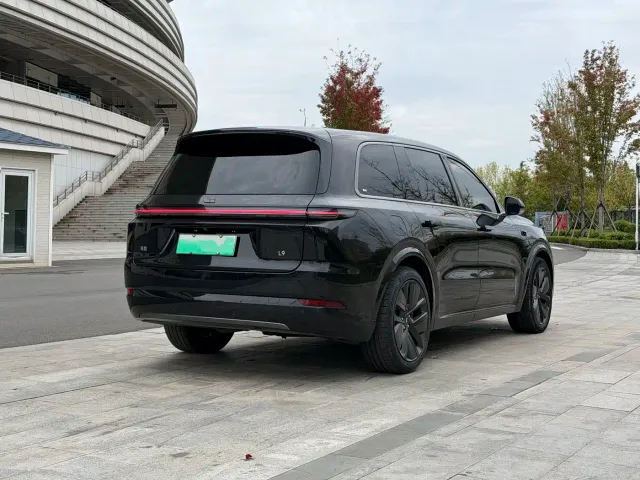 Li Auto L9 — Фото автомобиля 9