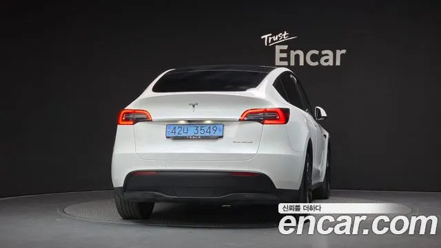 Tesla Model Y — Фото автомобиля 4