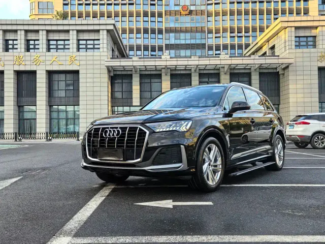 Фотография автомобиля — Audi Q7