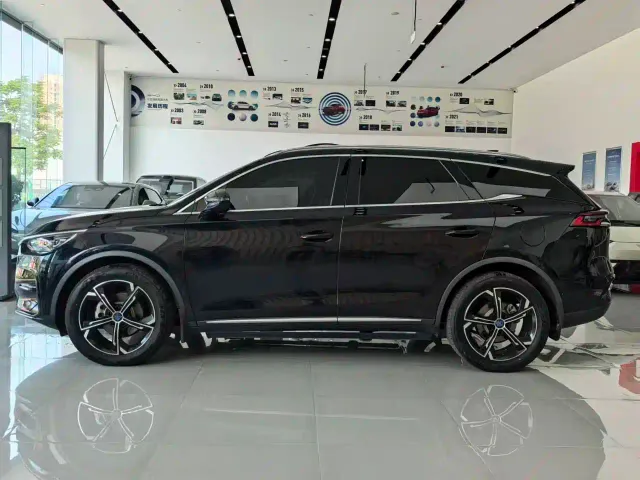 BYD Tang — Фото автомобиля 9
