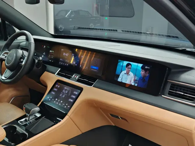 Li Auto ONE — Фото автомобиля 17