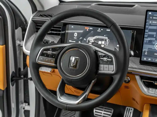 Tank 500 EV — Фото автомобиля 30