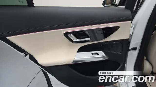Mercedes-Benz E-Class — Фото автомобиля 14