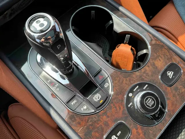 Bentley Bentayga — Фото автомобиля 24