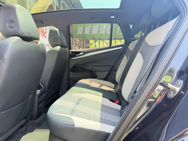 Volkswagen ID.4 CROZZ 2022 Standard Range PURE Edition — Фото автомобиля 7