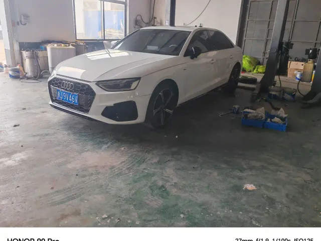 Фотография автомобиля — Audi A4L