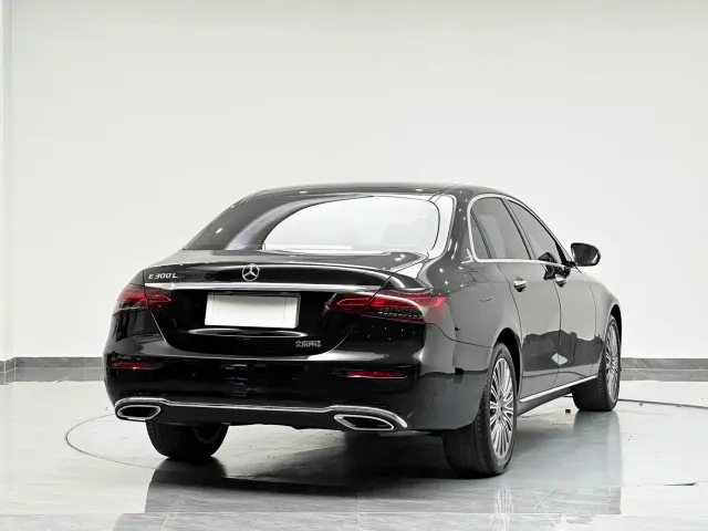 Mercedes-Benz E-Class — Фото автомобиля 6