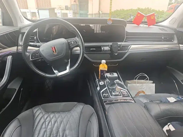 Hongqi HS5 — Фото автомобиля 10