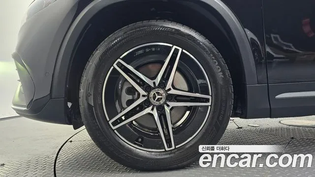Mercedes-Benz EQA — Фото автомобиля 4